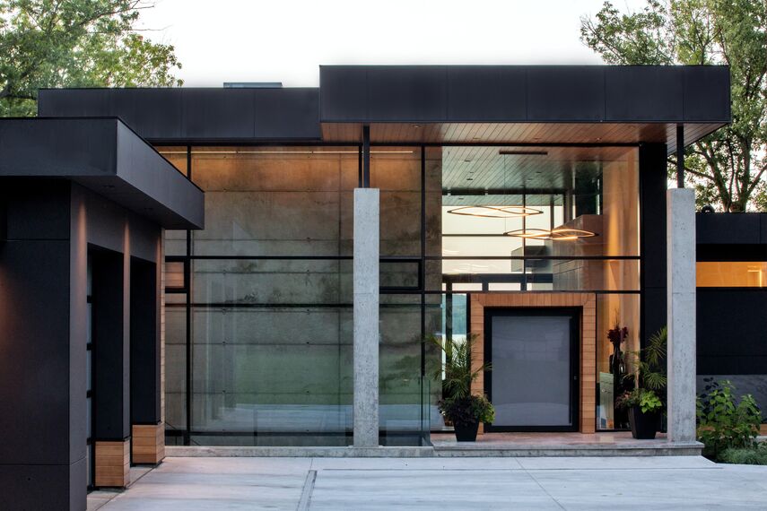 ConceptWall 50 Ściany osłonowe aluminiowe, ConceptFolding 77 Drzwi przesuwne aluminiowe, ConceptSystem 77 Okna aluminiowe oraz ConceptSystem 77 Drzwi aluminiowe - House South Water Flats zlokalizowany w Kempenfelt Bay, Kanada