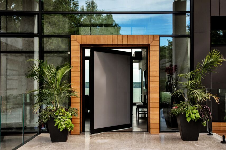 ConceptWall 50 Ściany osłonowe aluminiowe, ConceptFolding 77 Drzwi przesuwne aluminiowe, ConceptSystem 77 Okna aluminiowe oraz ConceptSystem 77 Drzwi aluminiowe - House South Water Flats zlokalizowany w Kempenfelt Bay, Kanada