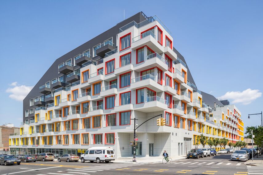 SlimLine 38 Okna aluminiowe oraz SlimLine 38 Drzwi aluminiowe - Apartmentcompleks The Rheingold zlokalizowany w New York City, Stany Zjednoczone Ameryki Północnej