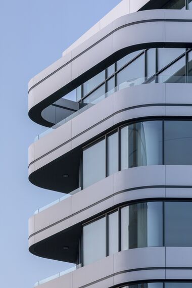 ConceptSystem 77 Drzwi aluminiowe oraz ConceptWall 60 Ściany osłonowe aluminiowe - B73 zlokalizowany w Sofia, Bulgarije