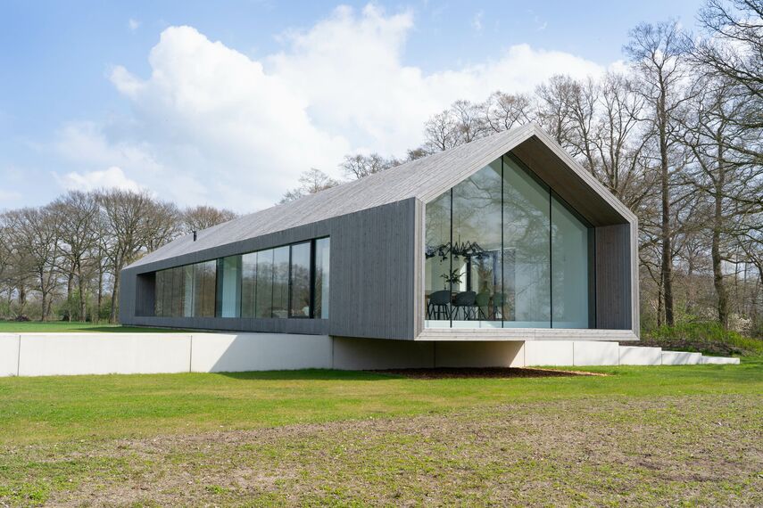 SlimLine 38 Drzwi aluminiowe, ConceptPatio 130 Drzwi przesuwne aluminiowe oraz ConceptSystem 77 Okna aluminiowe - Het Kleine Krikhaar zlokalizowany w Geesteren, Holandia