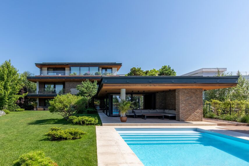 CW 50-SC Ściany osłonowe aluminiowe oraz MasterLine 8 HI+ Okna aluminiowe - M House zlokalizowany w Voluntari, Rumunia