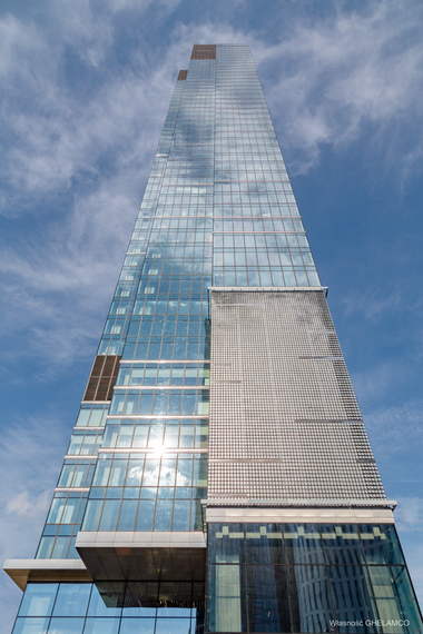 ConceptWall 50 Ściany osłonowe aluminiowe, MasterLine 8 Drzwi aluminiowe, ConceptWall 86 Ściany osłonowe aluminiowe oraz CW 86-EF/HI Ściany osłonowe aluminiowe - Warsaw Unit zlokalizowany w Warsaw, Polska