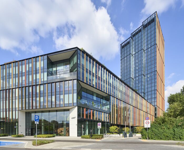 ConceptWall 50 Ściany osłonowe aluminiowe, MasterLine 8 OKNA, MasterLine 8 Drzwi, CW 50-HI Ściany osłonowe aluminiowe oraz CW 50-SC Ściany osłonowe aluminiowe - Forest zlokalizowany w Warsaw, Polska
