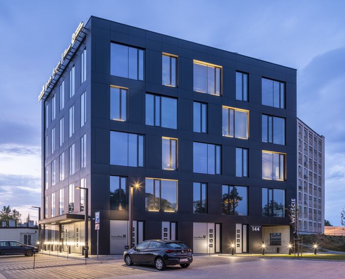 ConceptSystem 77 Okna aluminiowe, CW 50-SC Ściany osłonowe aluminiowe oraz Horizon Window - Office building Palacza Office Center zlokalizowany w Poznań, Polska