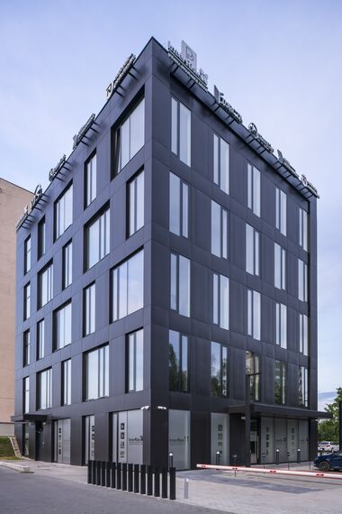 ConceptSystem 77 Okna aluminiowe, CW 50-SC Ściany osłonowe aluminiowe oraz Horizon Window - Office building Palacza Office Center zlokalizowany w Poznań, Polska