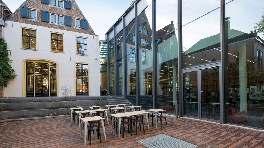 ConceptWall 50 Ściany osłonowe aluminiowe oraz ConceptSystem 77 Okna aluminiowe - Library Biblioteka w Deventer zlokalizowany w Deventer, Holandia