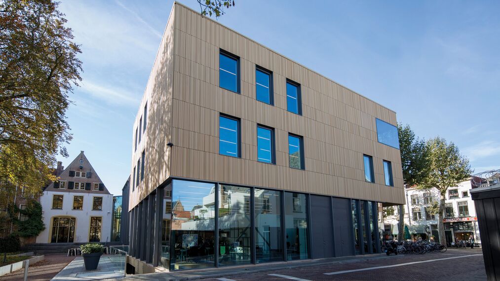 ConceptWall 50 Ściany osłonowe aluminiowe oraz ConceptSystem 77 Okna aluminiowe - Library Biblioteka w Deventer zlokalizowany w Deventer, Holandia