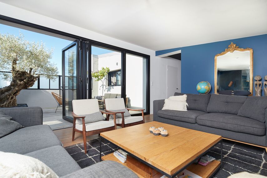 ConceptPatio 68 Drzwi przesuwne aluminiowe, ConceptFolding 77 Drzwi przesuwne aluminiowe oraz TS 68 Okna aluminiowe - House Maison Privée - Le Pouliguen zlokalizowany w Le Pouliguen, Francja