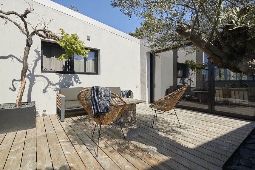 ConceptPatio 68 Drzwi przesuwne aluminiowe, ConceptFolding 77 Drzwi przesuwne aluminiowe oraz TS 68 Okna aluminiowe - House Maison Privée - Le Pouliguen zlokalizowany w Le Pouliguen, Francja