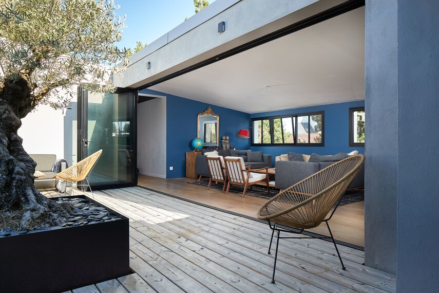 ConceptPatio 68 Drzwi przesuwne aluminiowe, ConceptFolding 77 Drzwi przesuwne aluminiowe oraz TS 68 Okna aluminiowe - House Maison Privée - Le Pouliguen zlokalizowany w Le Pouliguen, Francja