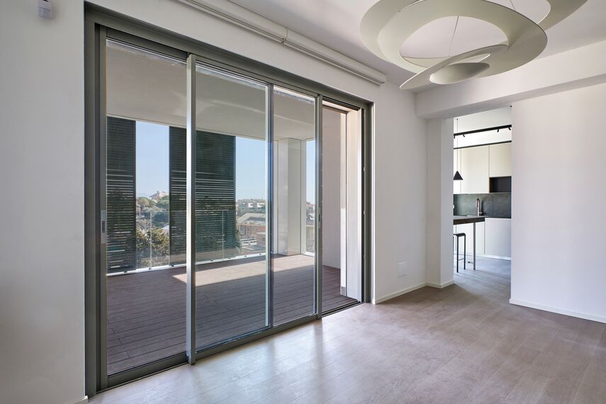 BriseSoleil 40 Osłony przeciwsłoneczne, SlimPatio 68 Drzwi przesuwne aluminiowe oraz CS 77 Hidden Vent Okna aluminiowe - Residental/Project Palazzo Arbà zlokalizowany w Genoa, Włochy