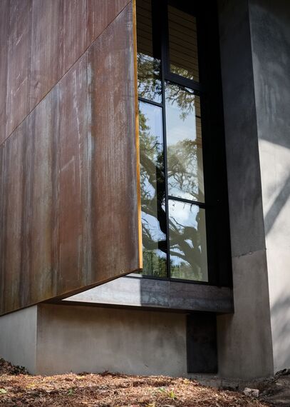 ConceptSystem 68 Okna aluminiowe, ConceptWall 50 Ściany osłonowe aluminiowe oraz ConceptPatio 130 Drzwi przesuwne aluminiowe - Villa The Giving Tree zlokalizowany wStany Zjednoczone Ameryki Północnej