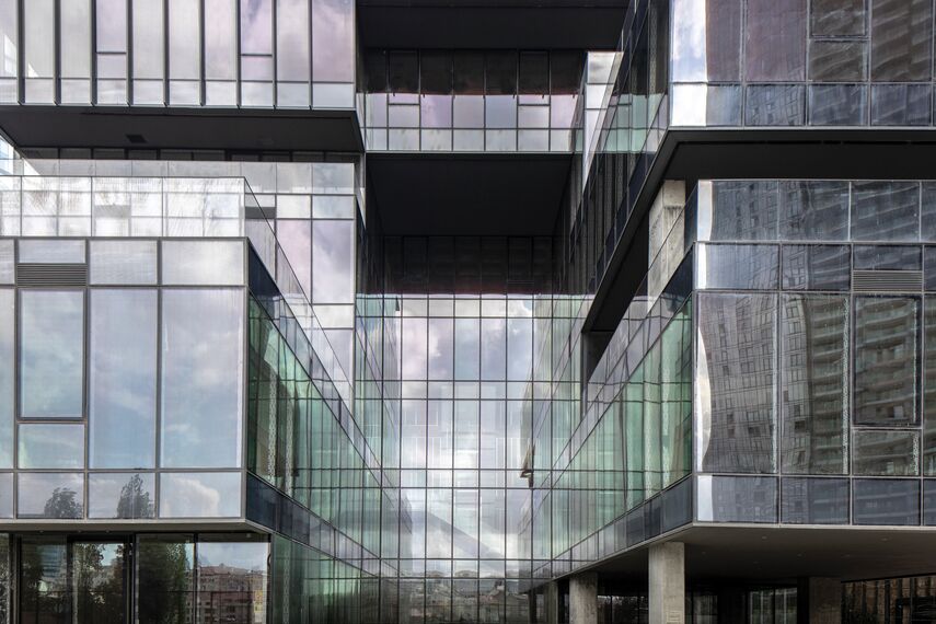 ConceptWall 60 Ściany osłonowe aluminiowe, HiFinity Drzwi przesuwne aluminiowe oraz ConceptSystem 68 Drzwi aluminiowe - Apartmentcompleks Now Bomonti zlokalizowany w Istanbul, Turcja