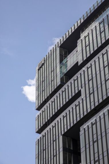 ConceptWall 60 Ściany osłonowe aluminiowe, HiFinity Drzwi przesuwne aluminiowe oraz ConceptSystem 68 Drzwi aluminiowe - Apartmentcompleks Now Bomonti zlokalizowany w Istanbul, Turcja