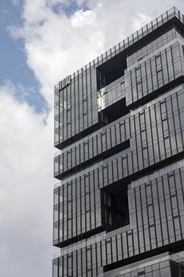 ConceptWall 60 Ściany osłonowe aluminiowe, HiFinity Drzwi przesuwne aluminiowe oraz ConceptSystem 68 Drzwi aluminiowe - Apartmentcompleks Now Bomonti zlokalizowany w Istanbul, Turcja