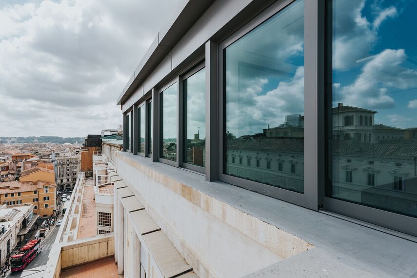 SlimLine 38 Okna aluminiowe oraz ConceptSystem 77 Okna aluminiowe - Office building Biura w Rzymie zlokalizowany w Rome, Włochy