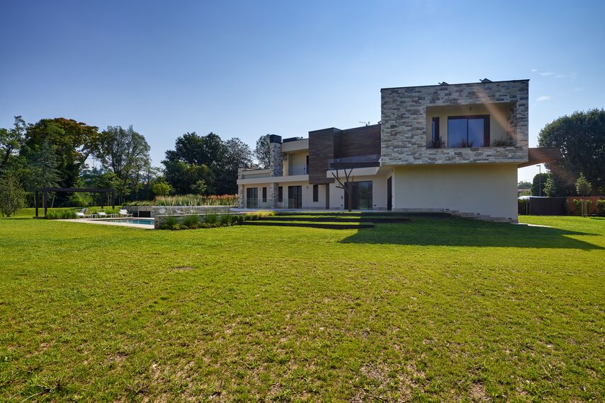 HiFinity Drzwi przesuwne aluminiowe - House Villa Hi-Finity Bergamo zlokalizowany w Bergamo, Włochy