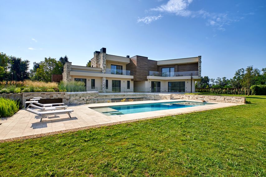 HiFinity Drzwi przesuwne aluminiowe - House Villa Hi-Finity Bergamo zlokalizowany w Bergamo, Włochy