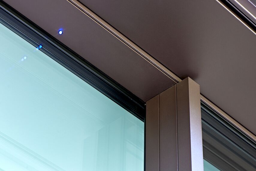 HiFinity Drzwi przesuwne aluminiowe - House Villa Hi-Finity Bergamo zlokalizowany w Bergamo, Włochy