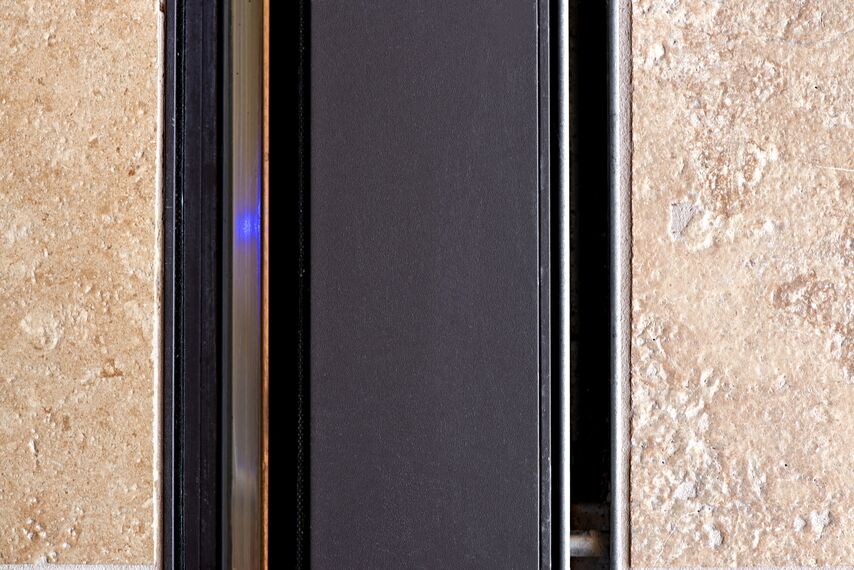 HiFinity Drzwi przesuwne aluminiowe - House Villa Hi-Finity Bergamo zlokalizowany w Bergamo, Włochy