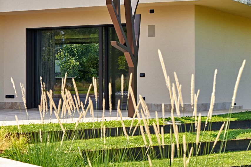 HiFinity Drzwi przesuwne aluminiowe - House Villa Hi-Finity Bergamo zlokalizowany w Bergamo, Włochy