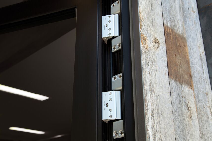 ConceptSystem 77 Okna aluminiowe, ConceptSystem 77 Drzwi aluminiowe, HiFinity Drzwi przesuwne aluminiowe oraz Purity Klamki aluminiowe - Rezydencja Flying Star zlokalizowany w Bridger Canyon, Stany Zjednoczone Ameryki Północnej