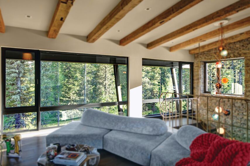 ConceptSystem 77 Okna aluminiowe, ConceptSystem 77 Drzwi aluminiowe, HiFinity Drzwi przesuwne aluminiowe oraz Purity Klamki aluminiowe - Rezydencja Flying Star zlokalizowany w Bridger Canyon, Stany Zjednoczone Ameryki Północnej