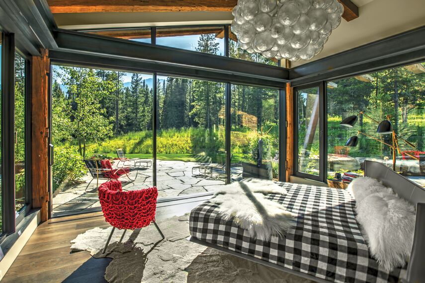 ConceptSystem 77 Okna aluminiowe, ConceptSystem 77 Drzwi aluminiowe, HiFinity Drzwi przesuwne aluminiowe oraz Purity Klamki aluminiowe - Rezydencja Flying Star zlokalizowany w Bridger Canyon, Stany Zjednoczone Ameryki Północnej