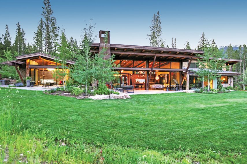 ConceptSystem 77 Okna aluminiowe, ConceptSystem 77 Drzwi aluminiowe, HiFinity Drzwi przesuwne aluminiowe oraz Purity Klamki aluminiowe - Rezydencja Flying Star zlokalizowany w Bridger Canyon, Stany Zjednoczone Ameryki Północnej