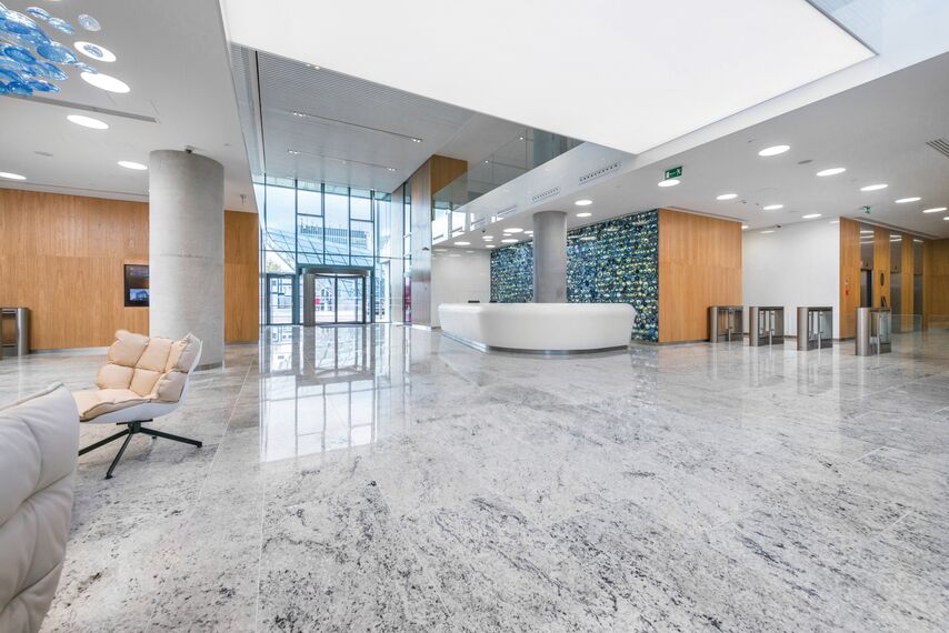 CW 50-HI Ściany osłonowe aluminiowe oraz CW 50-SC Ściany osłonowe aluminiowe - Office building West Station zlokalizowany w Warsaw, Polska