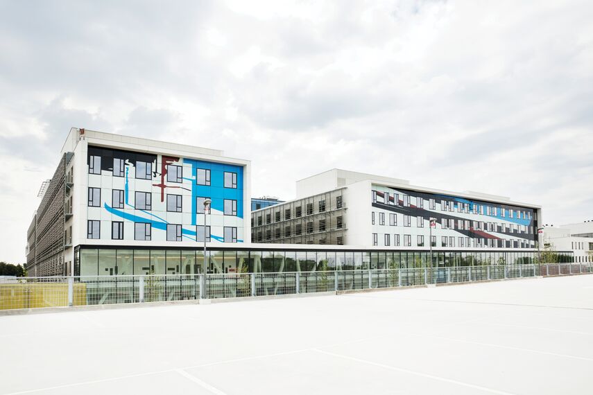 ConceptSystem 77 Okna aluminiowe, BriseSoleil 100 Osłony przeciwsłoneczne oraz CS 77 Fire Proof Okna aluminiowe - AZ Sint Maarten zlokalizowany w Mechelen, België