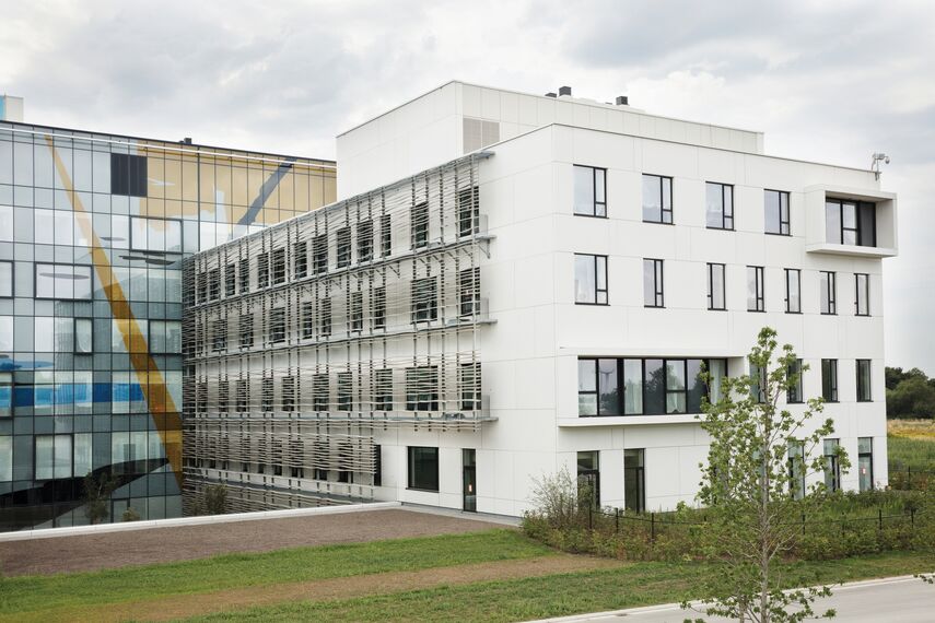 ConceptSystem 77 Okna aluminiowe, BriseSoleil 100 Osłony przeciwsłoneczne oraz CS 77 Fire Proof Okna aluminiowe - AZ Sint Maarten zlokalizowany w Mechelen, België