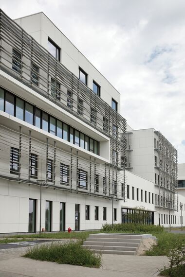 ConceptSystem 77 Okna aluminiowe, BriseSoleil 100 Osłony przeciwsłoneczne oraz CS 77 Fire Proof Okna aluminiowe - AZ Sint Maarten zlokalizowany w Mechelen, België