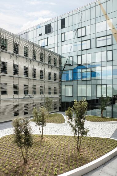 ConceptSystem 77 Okna aluminiowe, BriseSoleil 100 Osłony przeciwsłoneczne oraz CS 77 Fire Proof Okna aluminiowe - AZ Sint Maarten zlokalizowany w Mechelen, België