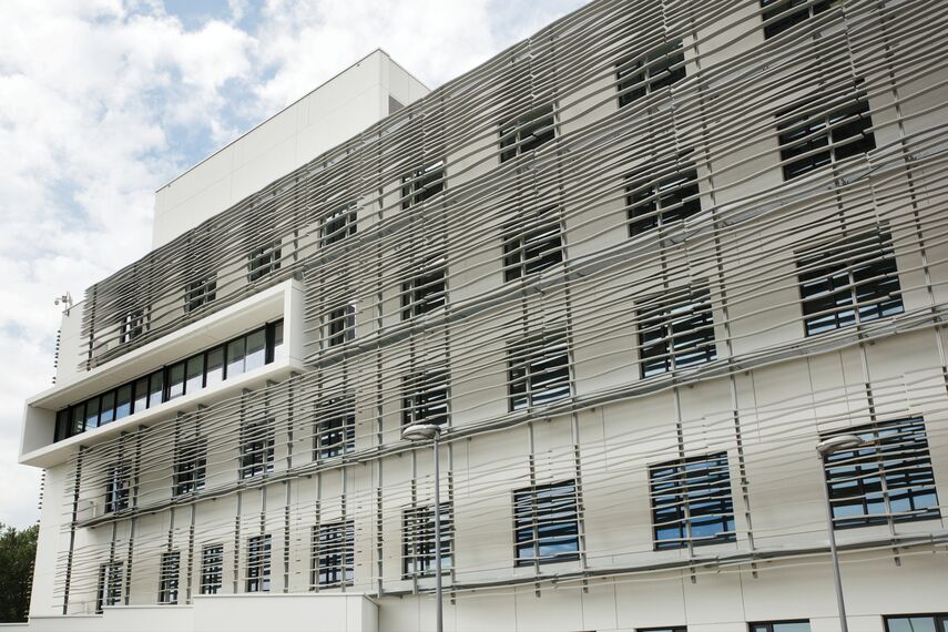 ConceptSystem 77 Okna aluminiowe, BriseSoleil 100 Osłony przeciwsłoneczne oraz CS 77 Fire Proof Okna aluminiowe - AZ Sint Maarten zlokalizowany w Mechelen, België