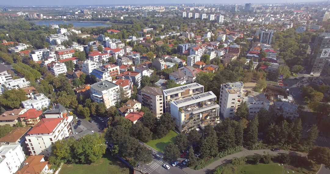 HiFinity Drzwi przesuwne aluminiowe oraz SlimLine 38 Ferro Okna aluminiowe - Apartmentcompleks One Charles de Gaulle zlokalizowany w Bucharest, Rumunia