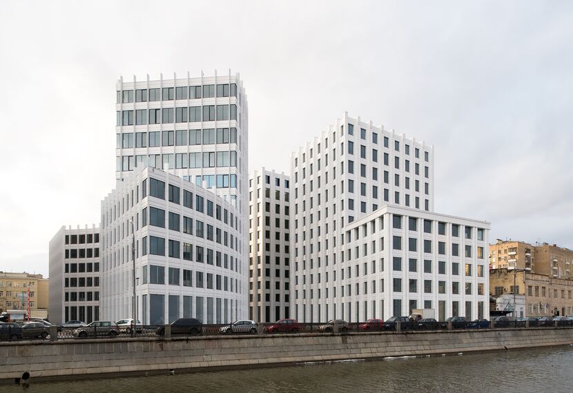 ConceptSystem 77 Okna aluminiowe oraz ConceptWall 50 Ściany osłonowe aluminiowe - Aquamarine Business Centre zlokalizowany w Moscow, Rosja