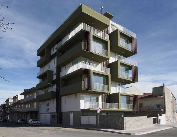ConceptSystem 77 Okna aluminiowe, ThermoSystem 68 Okna aluminiowe oraz ConceptPatio 68 Drzwi przesuwne aluminiowe - Apartmentcompleks La casa sull'olivo zlokalizowany w Ragusa, Włochy