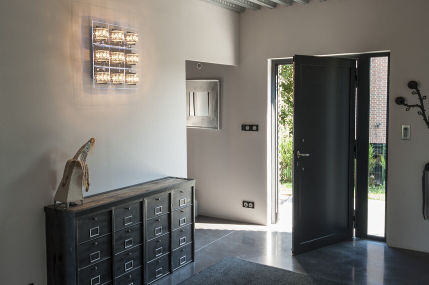 ConceptDoor 50 Drzwi aluminiowe, ThermoSystem 57 Okna aluminiowe, ConceptPatio 130 Drzwi przesuwne aluminiowe, CP 50 Drzwi przesuwne aluminiowe oraz ConceptFolding 77 Drzwi przesuwne aluminiowe - House Private House Anstaing zlokalizowany wFrancja