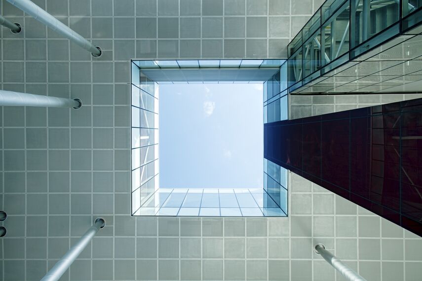 ConceptSystem 77 Drzwi aluminiowe, ConceptSystem 77 Okna aluminiowe oraz CW 50-SC Ściany osłonowe aluminiowe - Lazika Municipalty zlokalizowany w Lazika, Gruzja