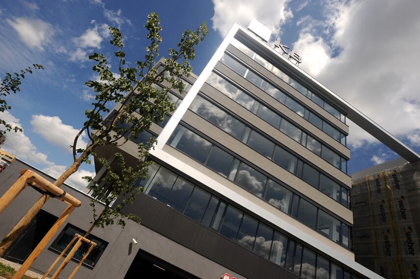 CS 86-HI (c) Systemy anulowane oraz ConceptWall 50 Ściany osłonowe aluminiowe - Západní mêsto (city west) Office Building zlokalizowany w Prague, Czechy