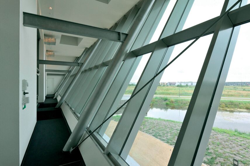 ConceptWall 60 Ściany osłonowe aluminiowe - Fire station Regional Fire Station and Police Office zlokalizowany w Drachten, Holandia