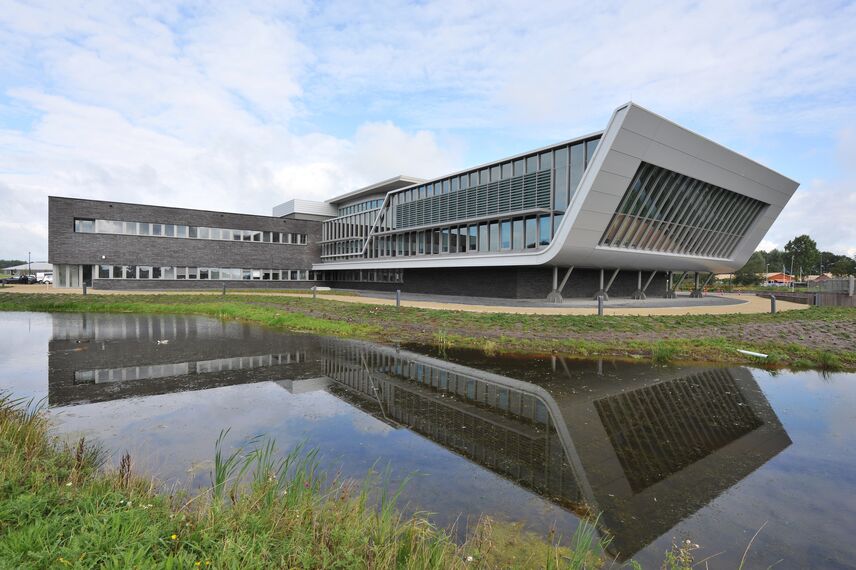ConceptWall 60 Ściany osłonowe aluminiowe - Fire station Regional Fire Station and Police Office zlokalizowany w Drachten, Holandia