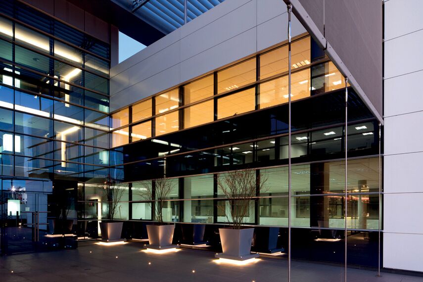 EcoSystem 50 Drzwi aluminiowe, ConceptSystem 77 Okna aluminiowe, ConceptSystem 77 Drzwi aluminiowe, EcoSystem 50 Okna aluminiowe oraz ConceptWall 50 Ściany osłonowe aluminiowe - Ferbocar zlokalizowany w Madrid, Hiszpania