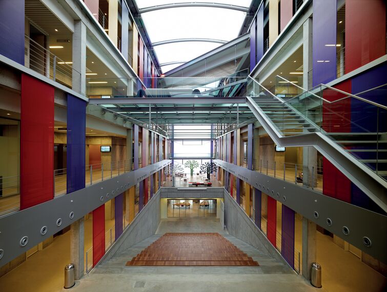 ConceptWall 50 Ściany osłonowe aluminiowe - Bank Yapi Kredi Bank Academy zlokalizowany w Istanbul, Turcja