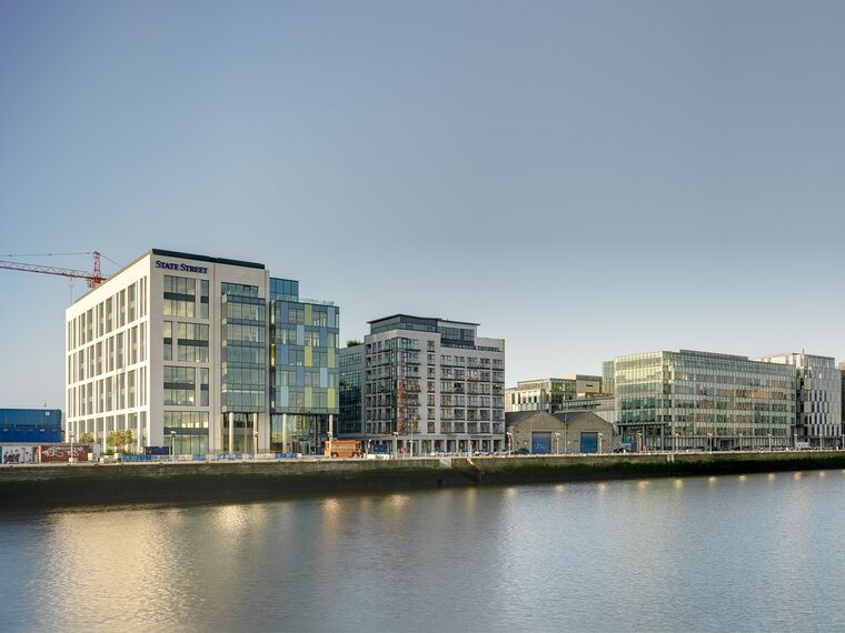 ConceptWall 60 Ściany osłonowe aluminiowe - Office building Sir John Rogerson's Quay zlokalizowany w Dublin, Irlandia