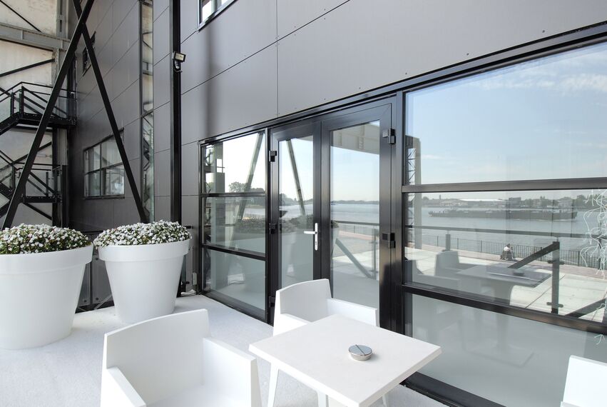 ConceptSystem 68 Drzwi aluminiowe, CS 38-SL Systemy anulowane, ConceptWall 50 Ściany osłonowe aluminiowe, CS 38-SL Systemy anulowane oraz ConceptSystem 68 Okna aluminiowe - Office building De Drie Rivieren zlokalizowany w Ridderkerk, Holandia