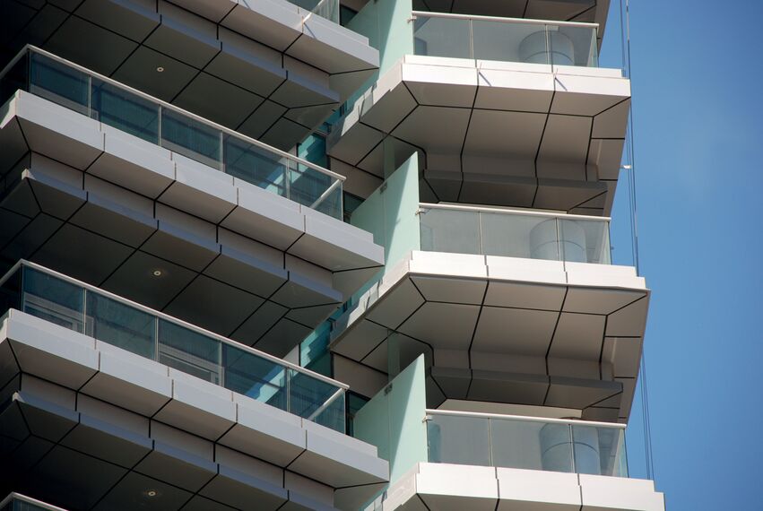 ConceptWall 50 Ściany osłonowe aluminiowe - Apartmentcompleks Bayside Residence zlokalizowany w Dubai, Zjednoczone Emiraty Arabskie