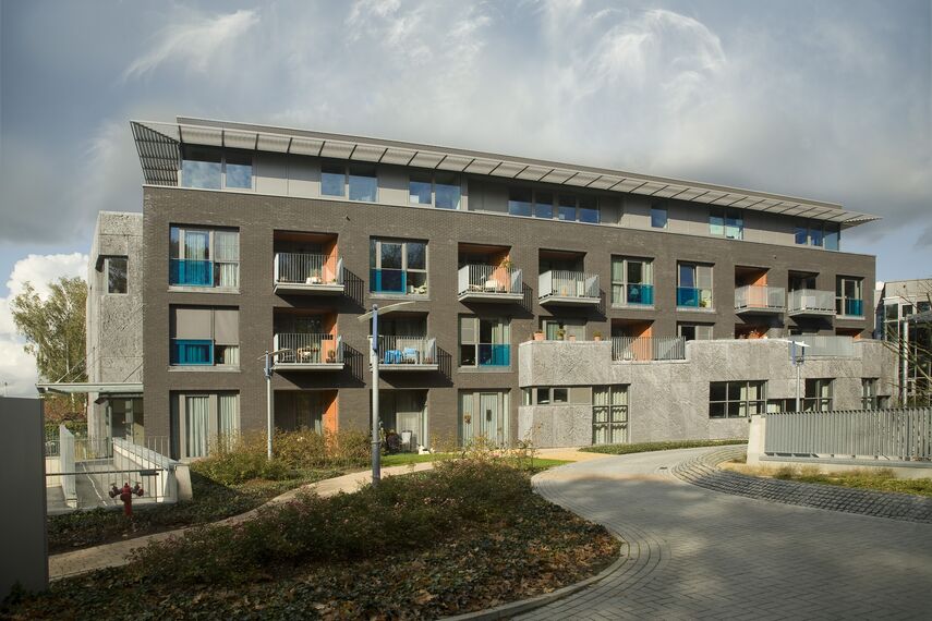 ConceptWall 50 Ściany osłonowe aluminiowe, BriseSoleil 100 Osłony przeciwsłoneczne oraz BriseSoleil 30  Osłony przeciwsłoneczne - Service flat/Rest house Ter Vlierbeke zlokalizowany w Kessel-Lo, België